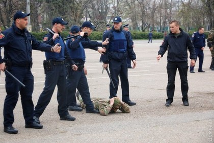 Задержание участников конфликта в районе площади Куликово Поле в Одессе