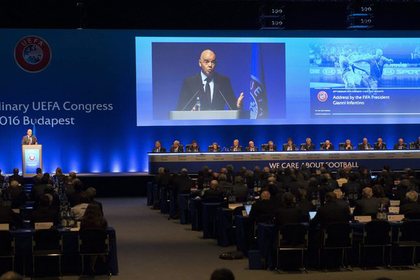 Президент ФИФА Джанни Инфантино обращается к членам конгресса УЕФА в Будапеште