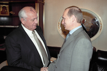 Михаил Горбачев и Владимир Путин в 2004 году