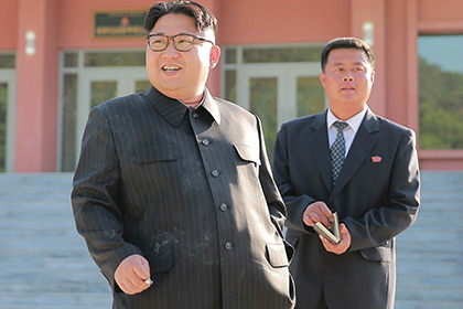 Ким Чен Ын с сигаретой 