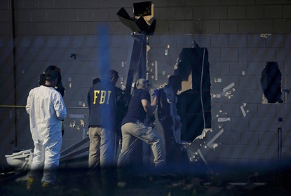 Следователи ФБР осматривают место происшествия в Орландо