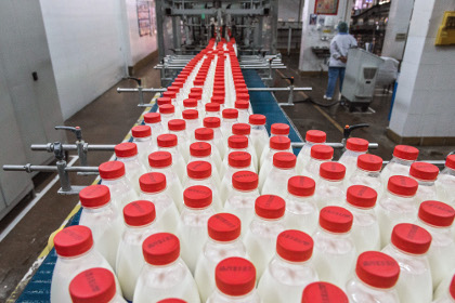 Производители назвали заявления о добавках в молоке бездоказательными