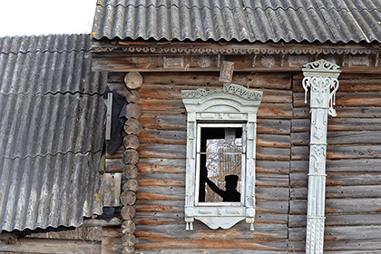 В Омской области при разборе дома обнаружили две мумии детей