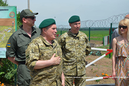 Киев отчитался о строительстве противотанковых рвов на границе с Россией