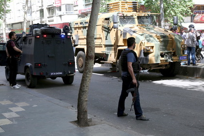 Курдские повстанцы подорвали автомобиль у военного КПП на юго-востоке Турции