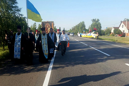 Боевики «Правого сектора» попытались помешать крестному ходу за мир на Украине