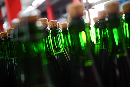 Полмиллиона бутылок поддельной водки арестовали в Смоленской области