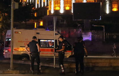На здание парламента в Анкаре сброшена бомба