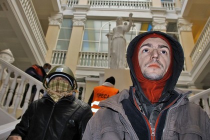 Александр Данилюк (справа) во время Евромайдана