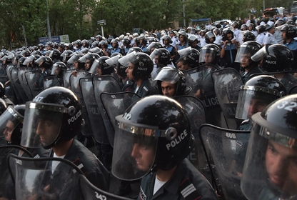 Полицейские в Ереване