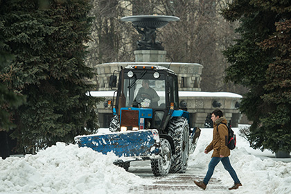 Московские власти выделили миллиард рублей на уборку снега