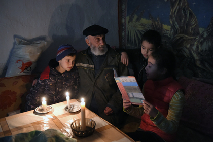 Жители Крыма во время отключения электроэнергии Украиной