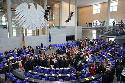 Немецкие журналисты подали в суд на депутатов за покупку ручек на 70 тысяч евро