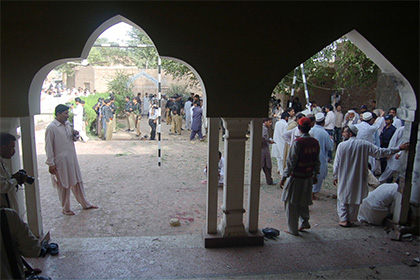 Cмертник с криком «Аллах акбар» подорвался в пакистанской мечети