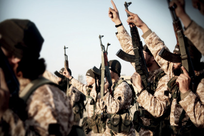 Террористы ИГ распяли трех жителей Ракки на крестах