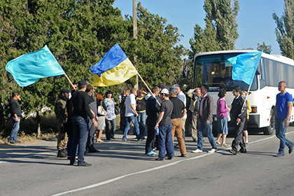 Заблокированная трасса на границе Украины и Крыма у поселка Чонгар