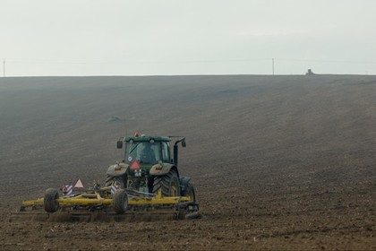 МВФ посоветовал Украине отменить запрет на продажу земли