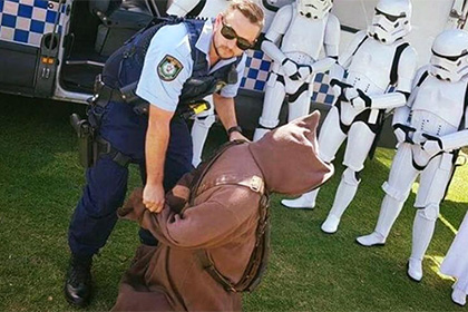 Полицейских обвинили в расизме из-за ареста героя «Звездных войн»