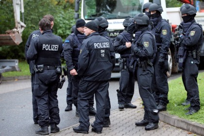 Немецкие полицейские в городе Хемниц, 8 октября 2016 года