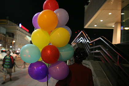 У курьера в Москве похитили воздушные шары и баллоны с газом