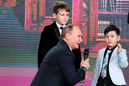 Мирослав Оскирко (слева), Владимир Путин (в центре) и Тимофей Цой