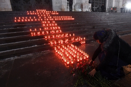 Акция в память об убитом Андрее Карлове у храма Христа Спасителя в Москве