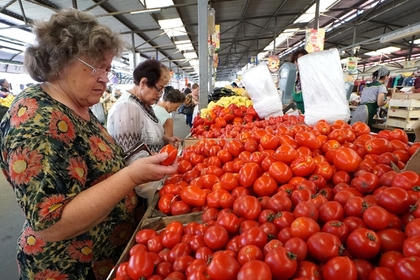 Овощной прилавок на Центральном продовольственном рынке Калининграда