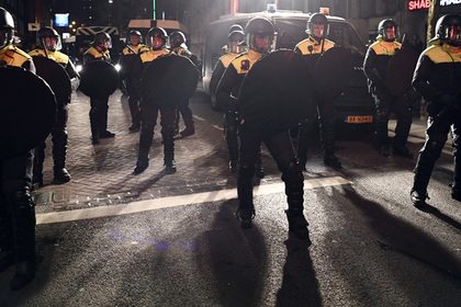 Полицейское оцепление вокруг консульства Турции в Роттердаме