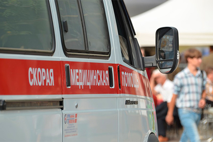 Отмечавший День строителя мужчина упал на шампур в Москве