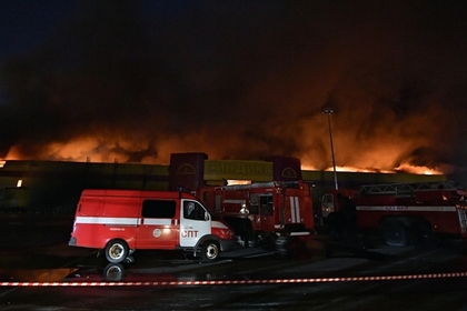 В МЧС заявили о стабилизации ситуации с пожаром в ТЦ «Синдика»