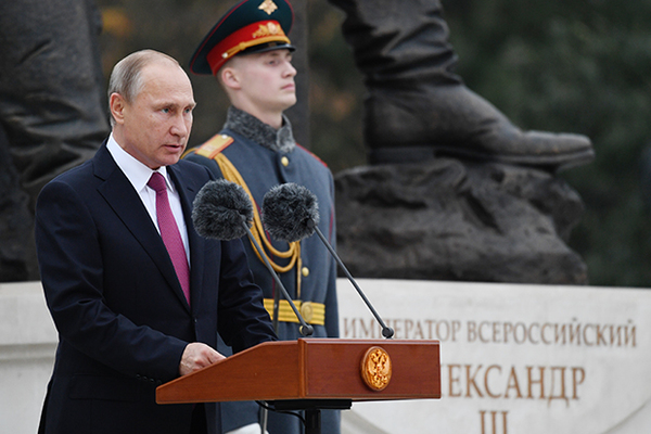 Владимир Путин на церемонии открытия памятника Александру III в Ялте