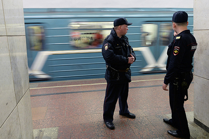 Петербуржцы с нунчаками атаковали поезд метро с криком «вагон для русских»