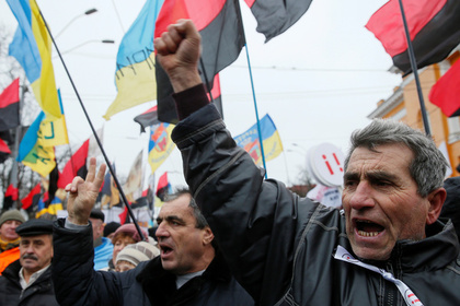 Протестующие штурмом взяли Октябрьский дворец в Киеве