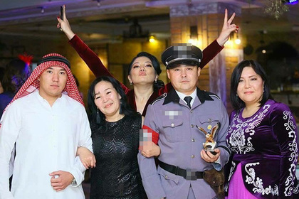 Киргиза-телеведущего затравили за костюм нациста на новогоднем корпоративе