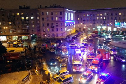 Десять человек пострадали при взрыве в петербургском супермаркете