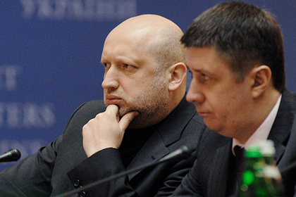 Александр Турчинов (слева)