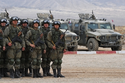 Военнослужащие на базе войсковой части в городе Балыкчы в Киргизии