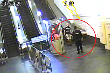 Пьяный москвич нашел в метро пингвинов и пошел в атаку