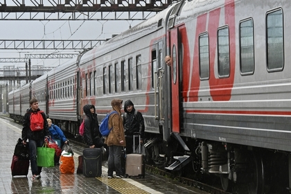 В затопленный Сочи отправили первые поезда с едой и топливом