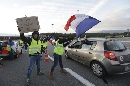 Более 500 французов оказались в больницах из-за подорожавшего бензина