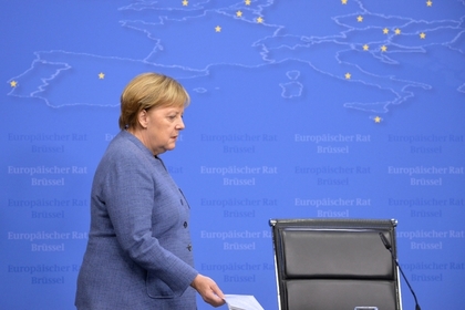 Полетевшую на саммит G20 обычным рейсом Меркель засняли пассажиры