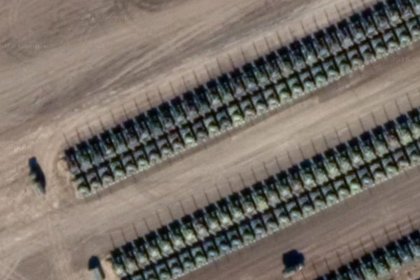 «Танковая орда» на границе России с Украиной попала на спутниковые снимки