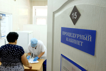 Четверть российских врачей заставили навязывать платные услуги