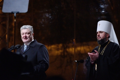 Президент Украины Петр Порошенко (слева) и епископ ПЦУ Епифаний