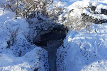 Жителей российского села заблокировал ледник из фекалий