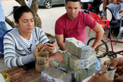 Венесуэла перешла на доллары