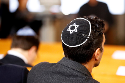 В правительстве Германии посоветовали евреям снять ермолки