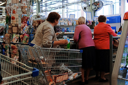 У половины россиян нашлись деньги только на еду и одежду