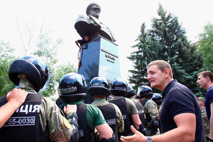 В команде Зеленского отреагировали на снос памятника Жукову