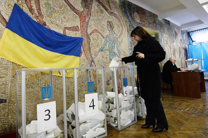 ЦИК объяснил низкую явку на выборах в Раду подработкой украинцев за границей